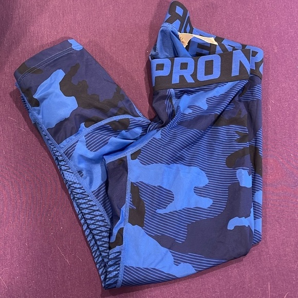 Nike Camo compression pants/ Capri - Picture 3 of 3